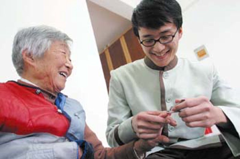 居家养老:科技让爱更有温度
